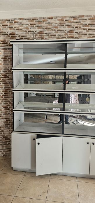 Шкафы, стелажи в хорошем состоянии