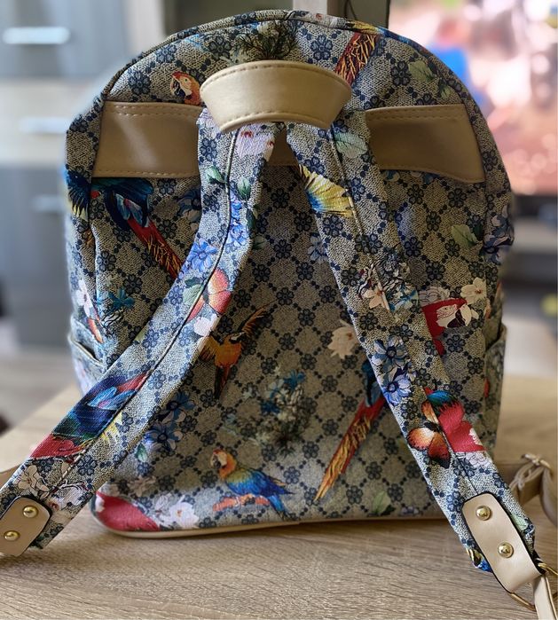 Кожена раница чанта