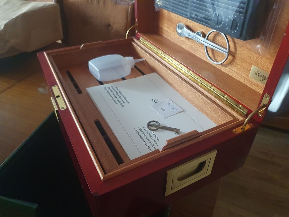 Humidor Davidoff no.4 Red Mahogany