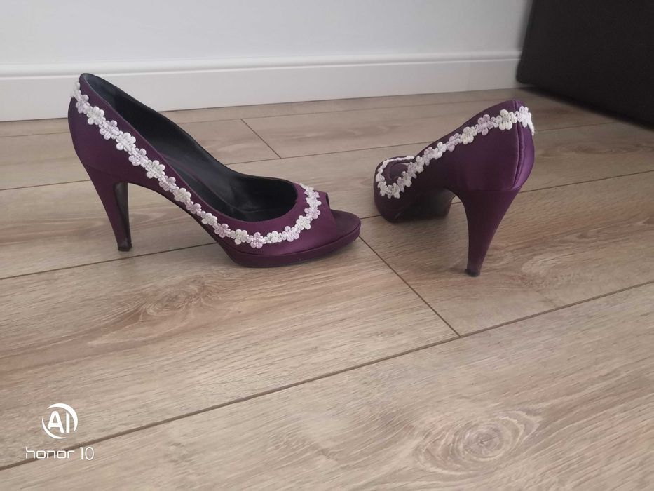 Pantofi cu toc de mireasă