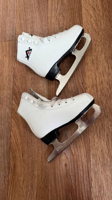 Продам детские фигурные коньки размер 29