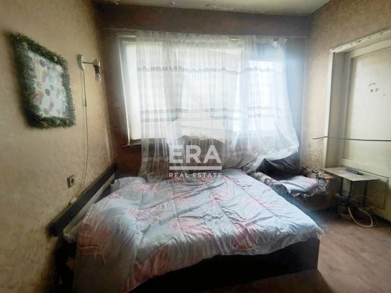 Тристаен апартамент в кв. Дружба 1