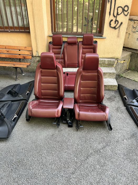 Продавам червен кожен салон за VW Golf 6