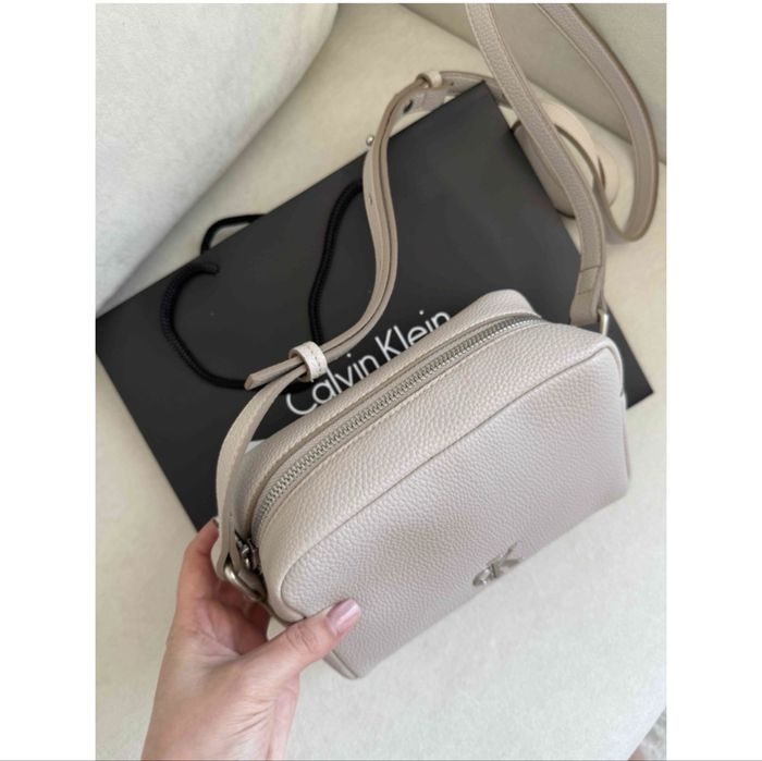 Продам сумочку Calvin Klein!