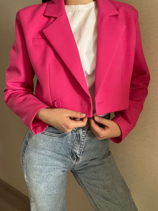 Пиджак розовый укороченный