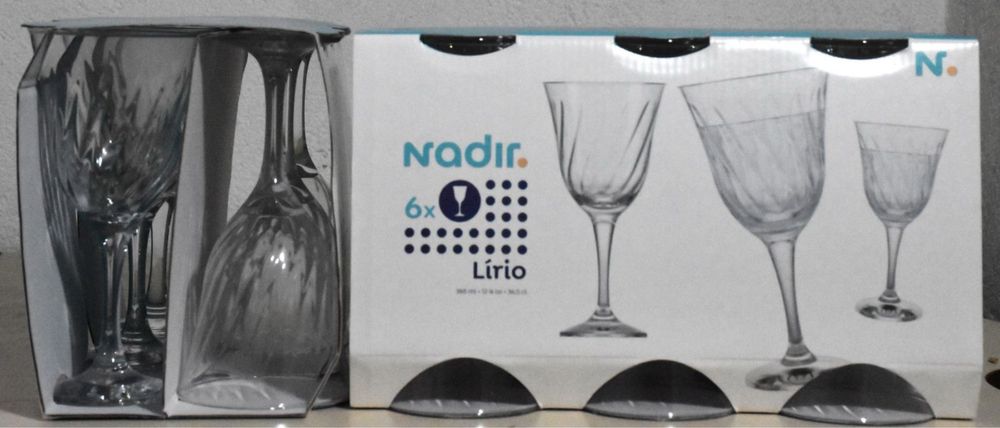 Комплект чаши за вино