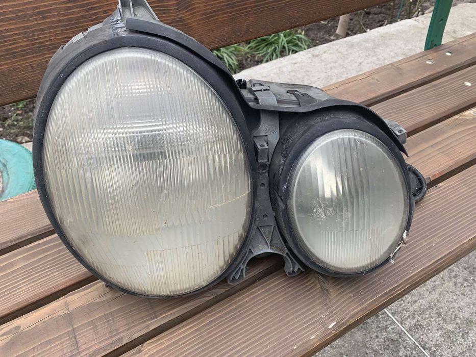 Фар за Мерцедес Е