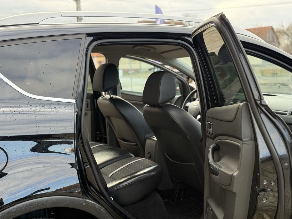 Ford Kuga 11/2010 2.0 TDCi 4X4 Automat Euro 5 140 CP SE POATE IN RATE