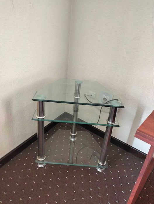 Продается стеклянная подставка для телевизора