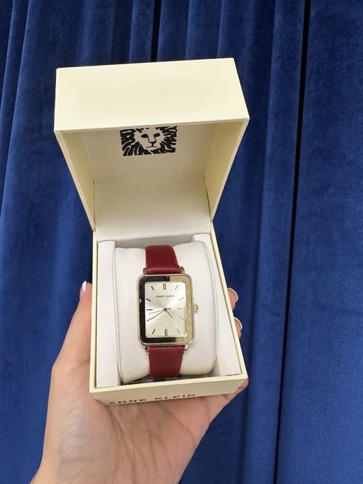 Продам часы Anna Klein