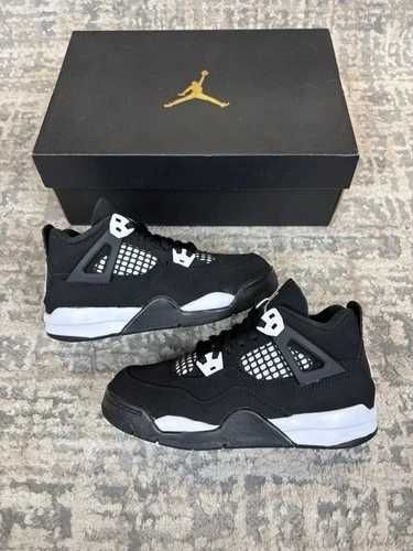 Sneakers Jordan4 White Thunder cu eticheta (nu Nike, Gucci, Adidas, Balenciaga)