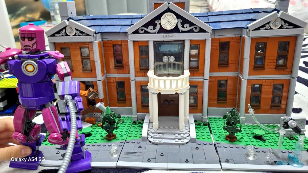 Lego X Mansion 3093 pieces