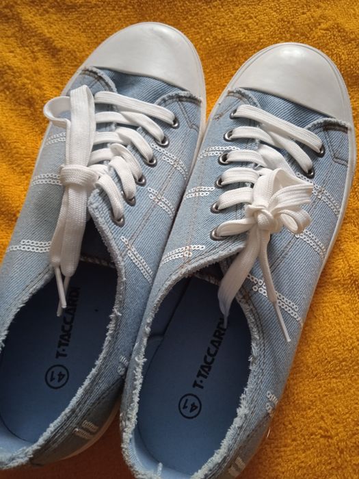 Продам кеды новые 40 размер