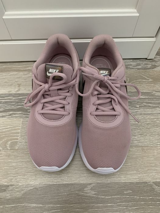 Кроссовки Nike женские