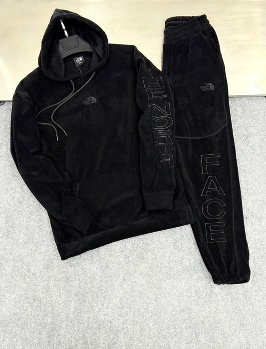 Vând trening nike polar marimea S