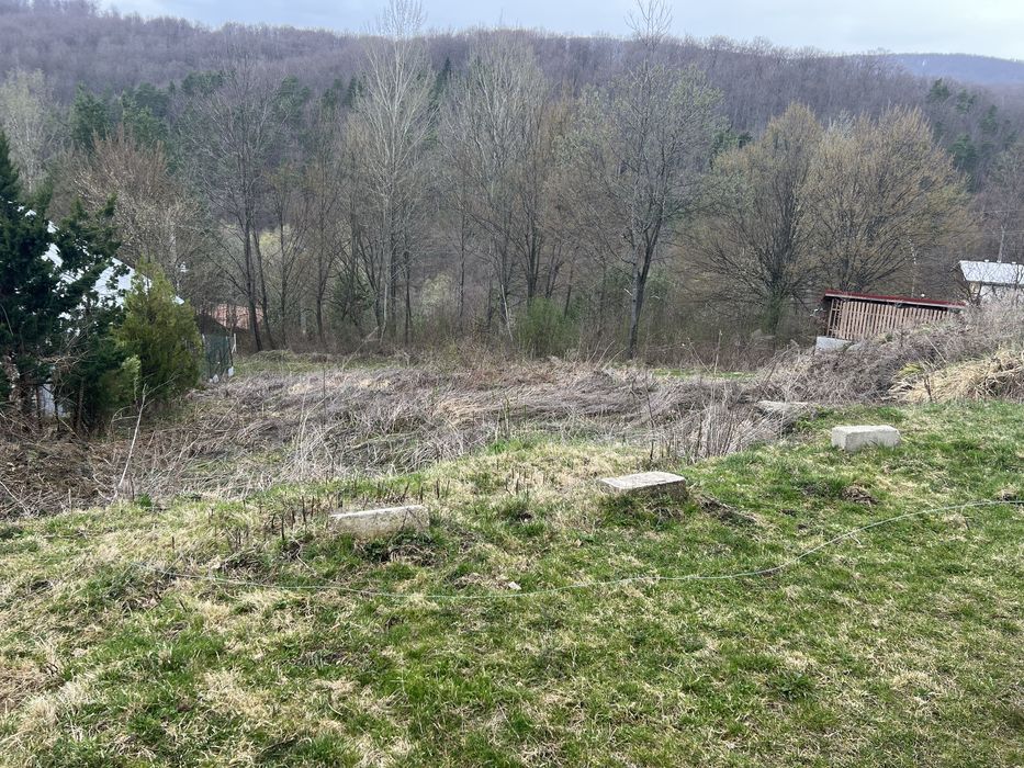 Teren de vanzare Valiug-Crivaia(vis-a-vis de hotel Claris)