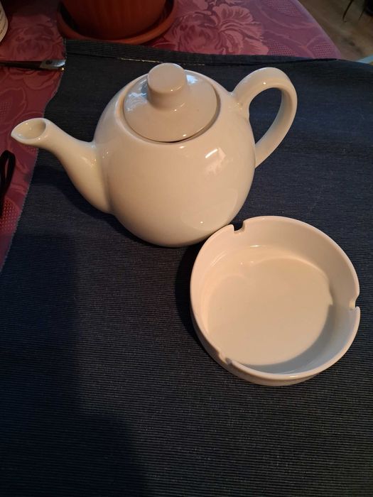 Порцеланов чайник за чай