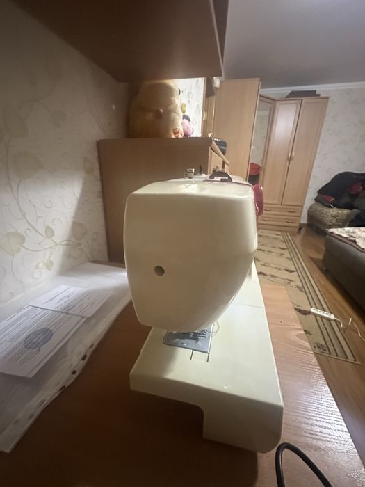 Продам швейную машинку Leader