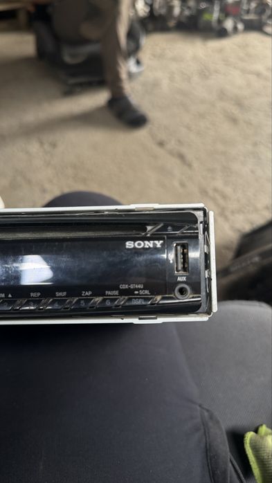 Магнитола sony оригинла и AUX USB и диск