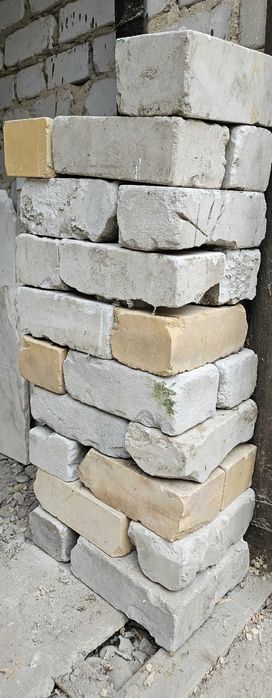 Кирпич силикатный б/у.  Район 1000 мелочей.