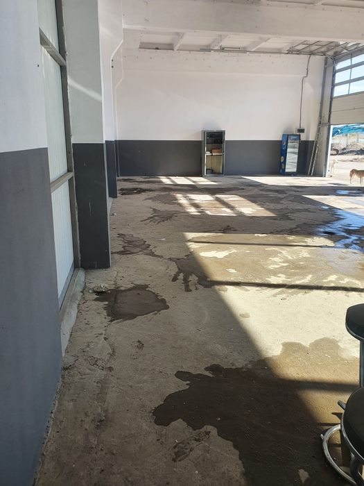 Inchiriez hala 2 intrari 220mp