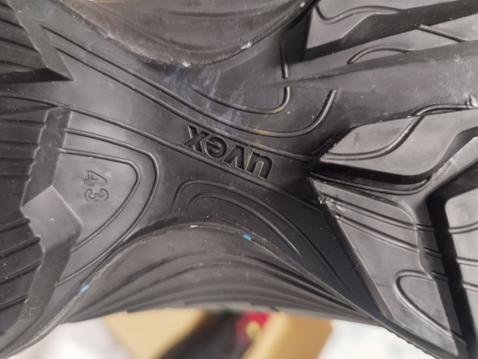 Încălțăminte de munca uvex