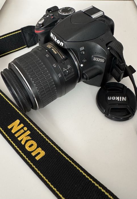 Nikon D3200 + obiectiv 18–55mm – stare foarte bună !