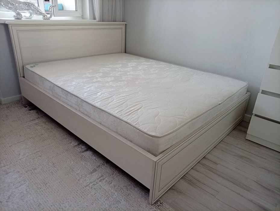 Продам двухспальную кровать