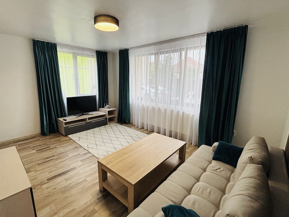 Proprietar, vand apartament deosebit cu 2 camere, parcare in curte privata