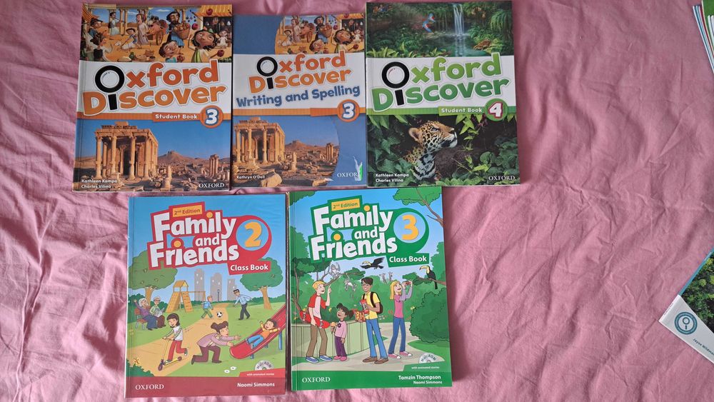 Учебници Британика(ПИСАНО С ХИМИКАЛ) и книжки