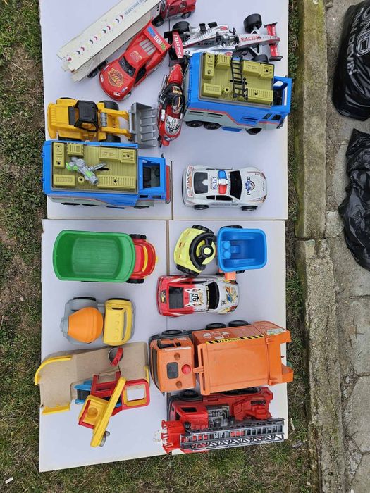 Лот големи камиони за деца