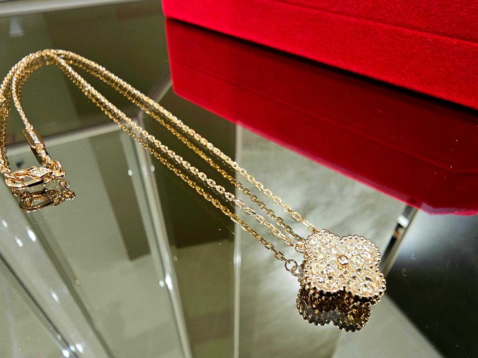 Van Cleef & Arpels VCA Rose Vintage Alhambra Lava Clover Дамско Колие