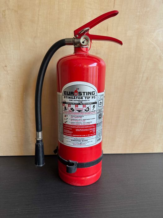 Stingător Eurosting P3 cu pulbere ABC 3 kg, cu manometru, presurizat permanent