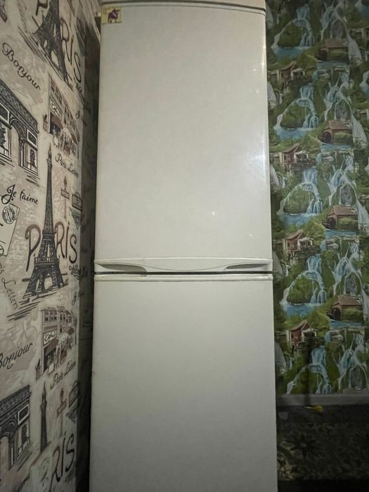Продается бу холодильник , работает