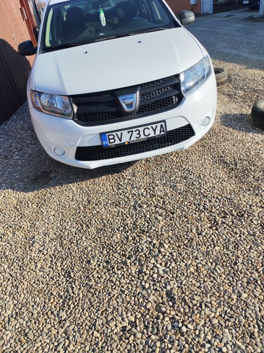 Vând Dacia Logan
