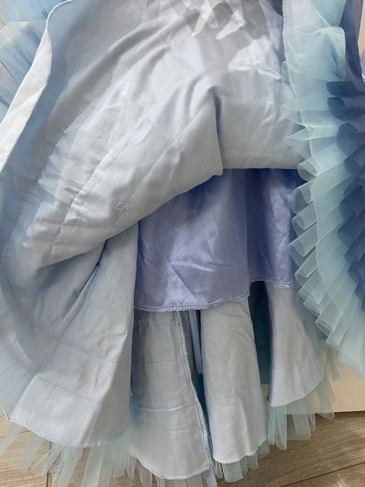 Платье для девочки в хорошем состоянии