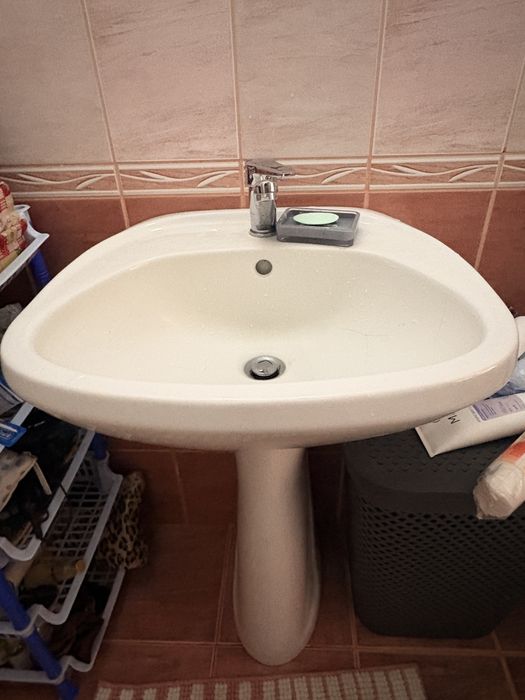 Chiuvetă Baie fara baterie din Ceramică Albă cu Picior – Stare Foarte Bună