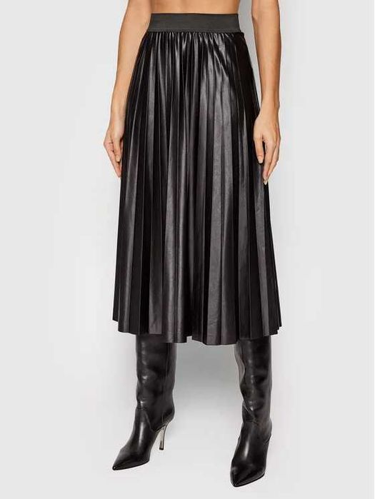 Черна пола на VILA