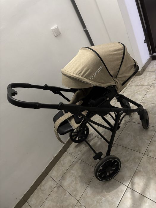 Продам прогулочную коляску