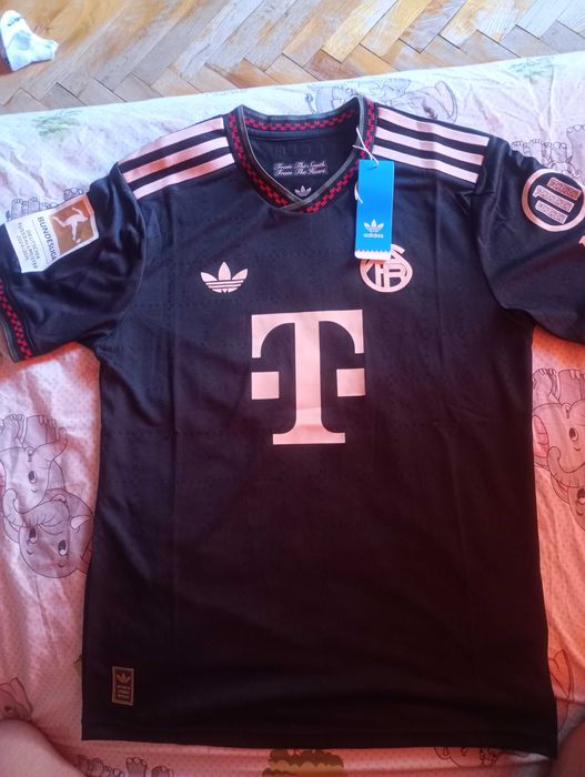 Футболни тениски - Napoli David Neres 7, Bayern Munich Olise 17, AC Milan Kakà 22