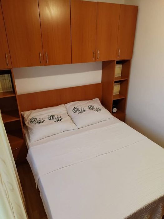 Închiriez casă 2 camere 110mp cu curte 600 mp.