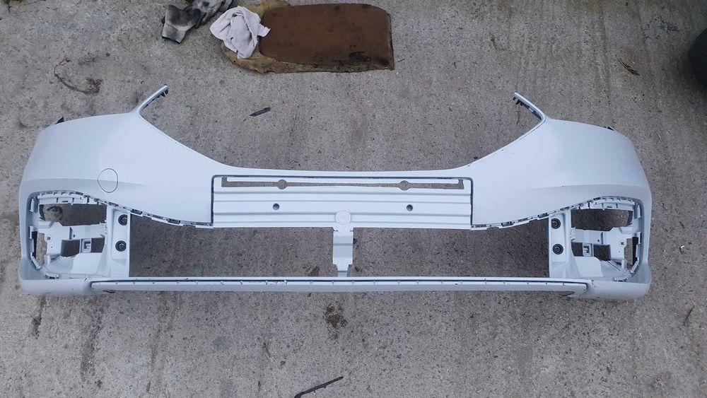 bara fata Leon 4 2020