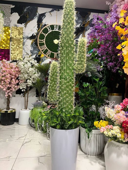 Sun'iy gullar va daraxtlar.