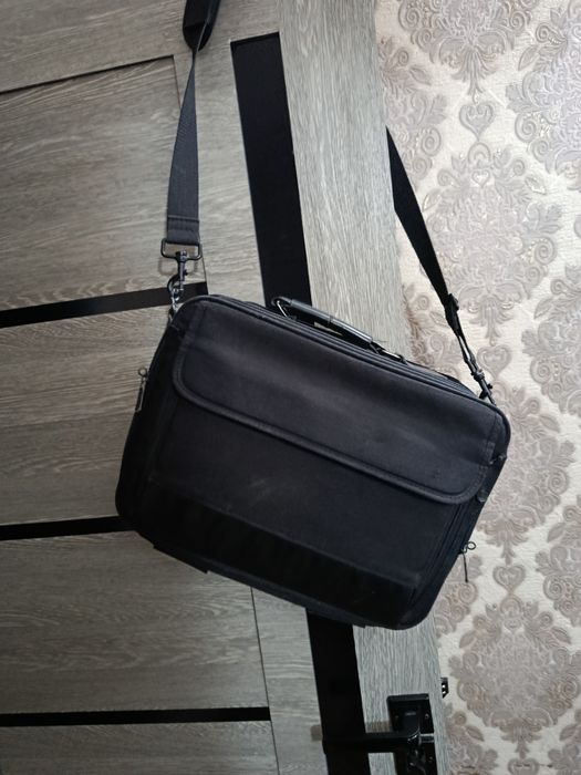 Сумка для ноутбука б/у мощная