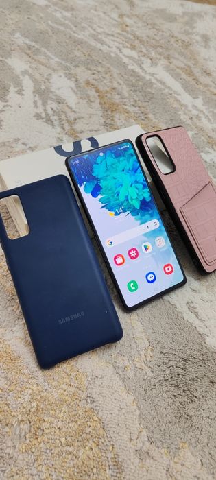 Продам Samsung galaxy s 20 fe.