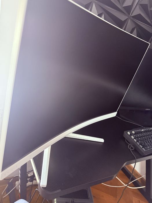 Monitor gaming philips evnia curbat 180 hz