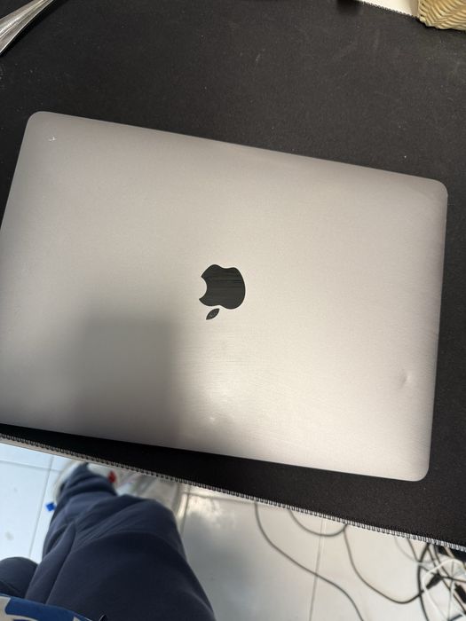 MacBook Air M1 13” 8GB RAM, 256GB, baterie 92%, 192 cicluri