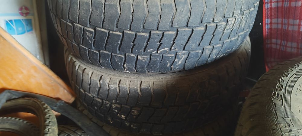 Продам диски с резиной на Делику