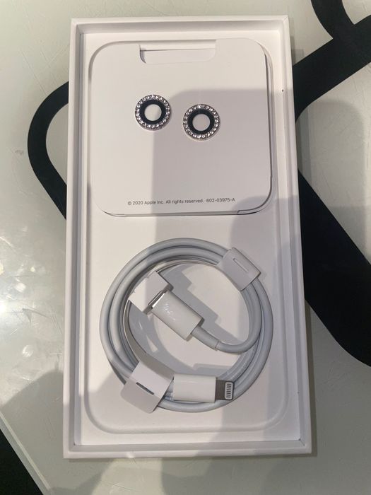 Vând iPhone 12 albastru