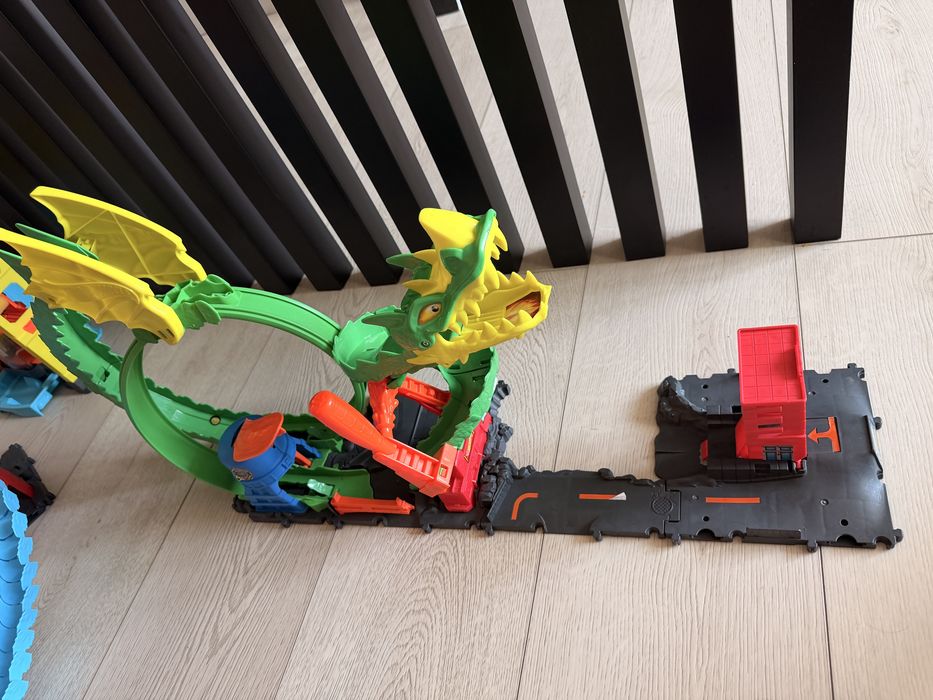 Hot wheels city «атака дракона»
